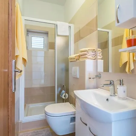 Apartmani Bezmalinovic Bol Exterior photo