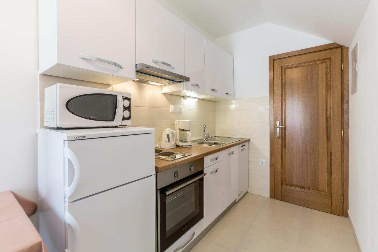 Apartment Bezmalinovic Bol