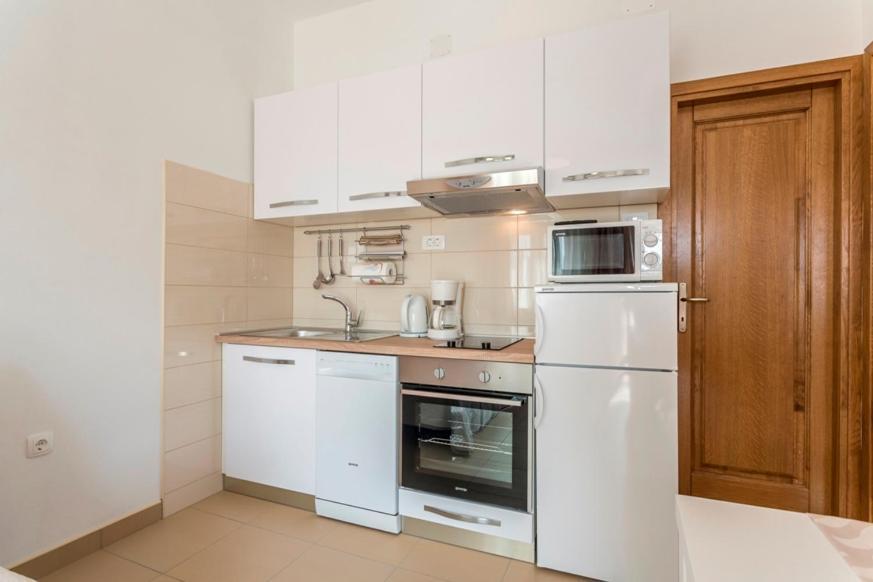 Apartment Bezmalinovic Bol