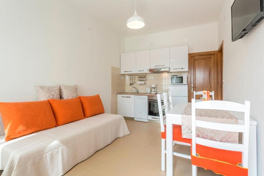 Apartment Bezmalinovic *